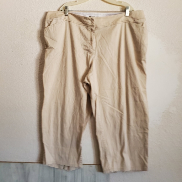 Avenue Women's 20A Capris Khaki Pants - Picture 2 of 7